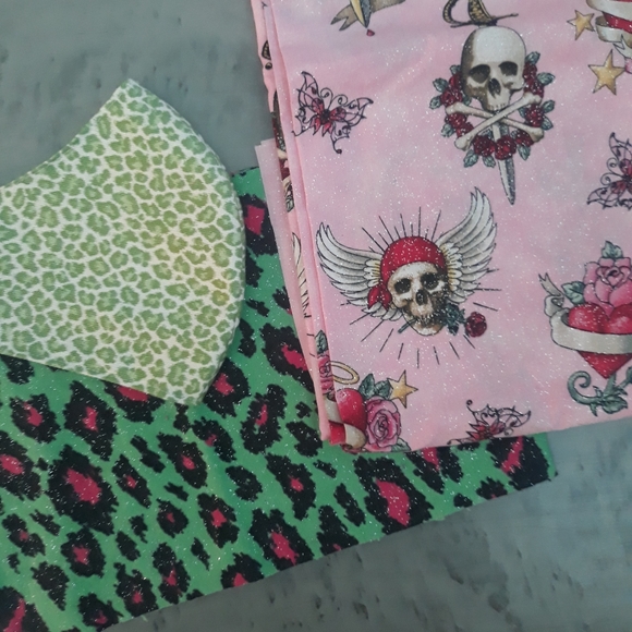 CUSTOM Women's Mask Fabric Options - Picture 9 of 9